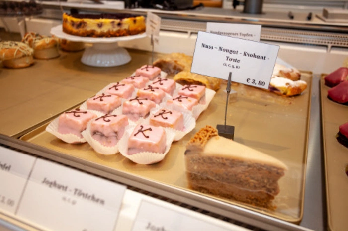 Geboten werden klassische Torten und Strudel genauso wie...