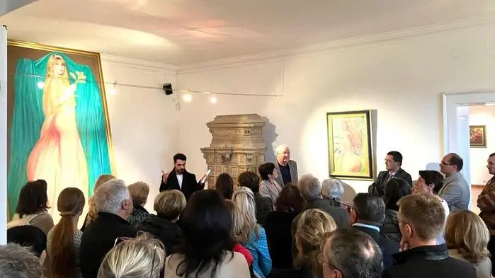 Das Schloss Farrach in Zeltweg widmet dem berühmten „Malerfürsten“ Ernst Fuchs eine große Kunstausstellung, die vor Kurzem eröffnet wurde.