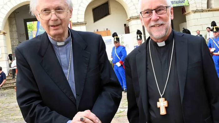 Bischof Josef Marektz hieß den emeritierten Grazer Diözesanbischofs Egon Kapellari (links) auf der Straßburg willkommen
