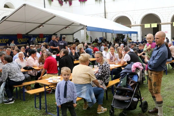 Übrigens: Beim FF-Abschnittsleistungsbewerb am Samstag hatten die Blauröcke aus Treffelsdorf klar die Nase vorne. Platz 2: FF Hörzendorf/Projern, Platz 3: FF Straßburg.  
