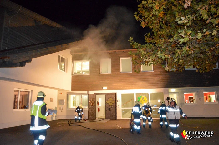 Der Brandschutzbeauftragte Mike Rabis, die Brandschutzwarte Michael Kreiner und Markus Irrer zeigten sich sehr zufrieden.