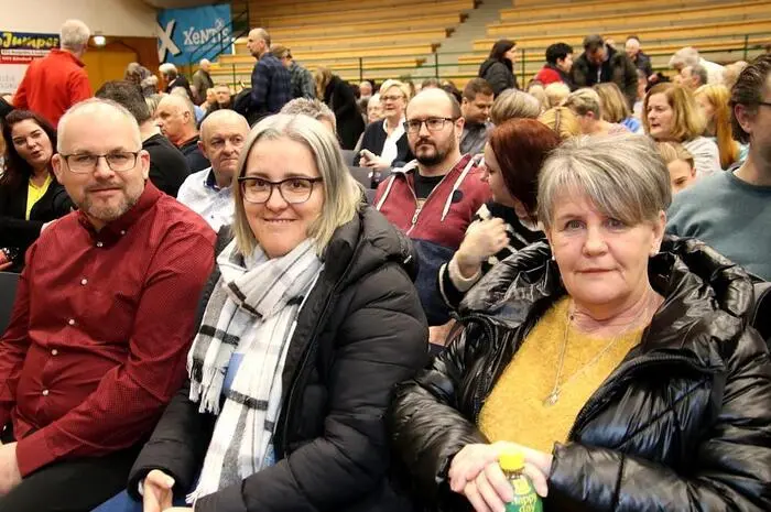Bei dem humorvollen Gustostück „Heimsuchung“, welches Markus Hirtler zum 20-jährigen Jubiläum der Ermi-Oma mit spitzer Feder verfasste, kamen seine Fans voll auf ihre Rechnung. Lachstürme und donnernder Applaus waren der Lohn für den Kabarettisten.