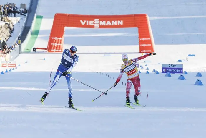 Ilkka Herola (links) gewann den Zielsprint gegen Johannes Lamparter ganz knapp