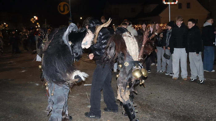 Manche Besucher bekamen eine ordentliche Portion Schläge ab.
