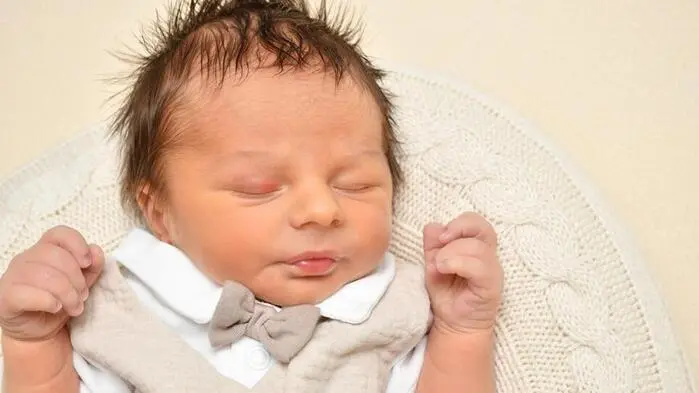 Die Herzen von Sabrina und Roland Kersche hat Sohn Rafael Roland (3095 g, 51 cm) im Sturm erobert. Der entzückende Bub erblickte am 1. September um 6.48 Uhr in seiner Heimatstadt Klagenfurt das Licht der Welt. 