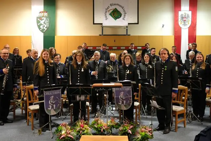 Dirigiert wurden die Musikerinnen und Musiker von Kapellmeister Markus Kreuzer, seinem Stellvertreter Manuel Dörflinger und erstmals bei einem Stück von Kapellmeisterin Sandra Kritz. 