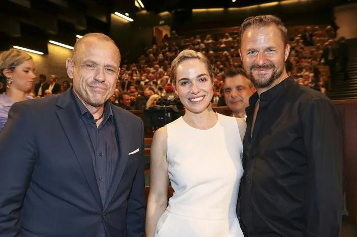 Der frühere Life-Ball-Organisator Gery Keszler (l.) und die Schauspieler Verena Altenberger und Philipp Hochmair