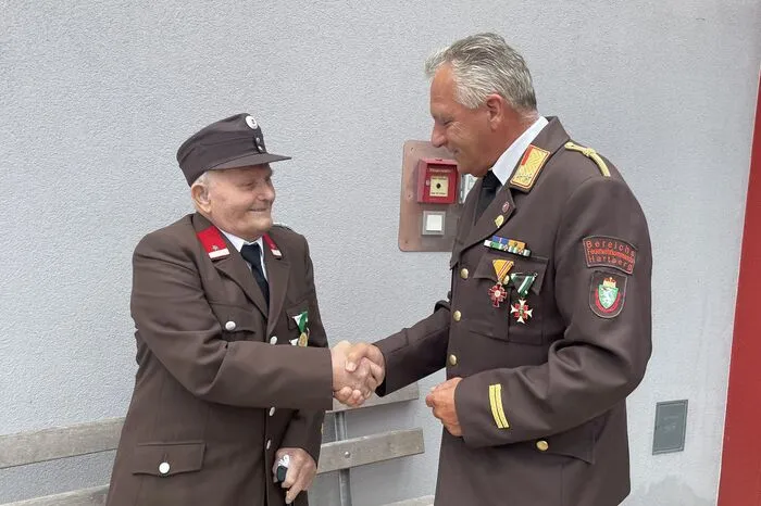 Bereichsfeuerwehrkommandant Johann Hierzer gehörte zu den Gratulanten
