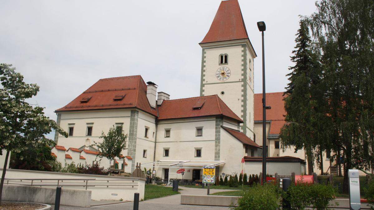 Bei genügend Anmeldungen findet die Wirtschaftsmesse am Kirchplatz vor dem Stift Eberndorf statt