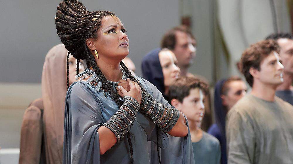 Trotz Anna Netrebko 2017 kein großer Erfolg: Verdis &quot;Aida&quot; in einer Inszenierung von Shirin Neshat. 2022 übernimmt Elena Stikhina die Hauptrolle.