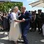 ABD0050_20180818 - GAMLITZ - STERREICH: Au§enministerin Karin Kneissl (FP) und der russische Prsident Wladimir Putin am Samstag, 18. August 2018, anl. der Hochzeit von Au§enministerin Kneissl im Gasthaus Tscheppe an der steirischen Weinstra§e. - FOTO: APA/ROLAND SCHLAGER/APA-POOL