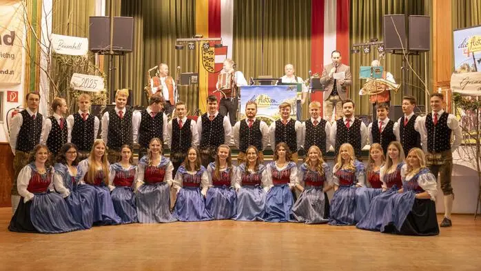 Aufgetanzt wurde von der Landjugend Wieting (Obmann Dominik Ressler und Leiterin Kathi Koller).