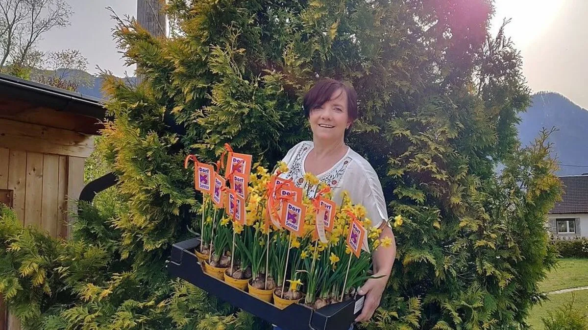 Petra Berger und ehrenamtliche Mitarbeiterinnen und Mitarbeiter organisierten den blühenden Gruß