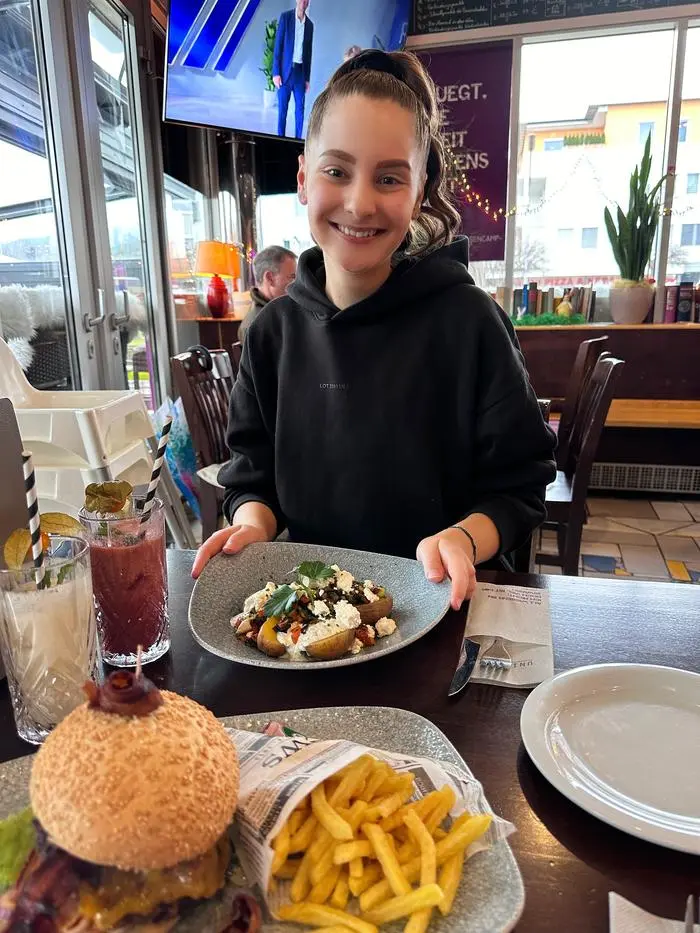 Klagenfood-Testerin Jessi besuchte den Uni Wirt