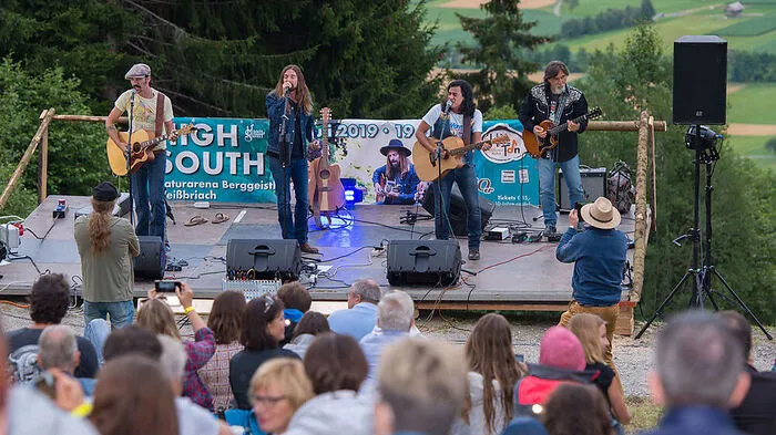 „High South“ aus den USA gab vor rund 350 Besuchern und atemberaubender Kulisse ihre Songs zum Besten