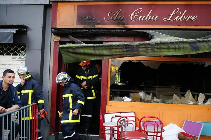 Wie aus Ermittlerkreisen verlautete, war der Brandherd im Keller der Bar, wo ein Geburtstag gefeiert wurde. Möglicherweise hätten die Kerzen auf einem Geburtstagskuchen das Feuer ausgelöst.