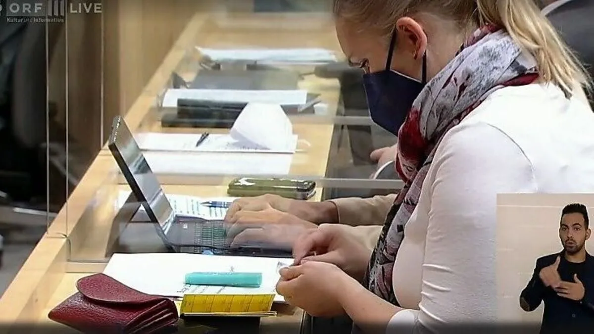 ÖVP-Abgeordnete Eva Maria Himmelbauer wurde heute dabei gefilmt, wie sie ihre Grippeimpfung in den gelben Impfpass nachtrug.