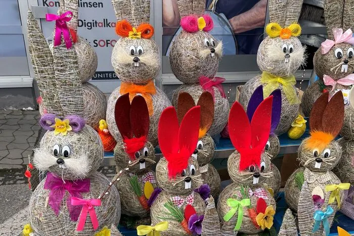 Vor dem Klagenfurter Südpark wurden am Wochenende diese Osterhasen gesichtet.