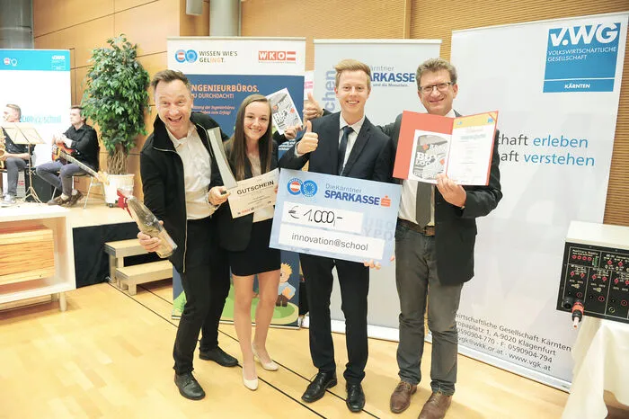 "Illuminated Wood"-Team von der HTBLuVA Villach.