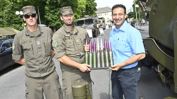 Auch Stadtmanager Gerhard Briggl überzeugte sich von der hochtechnischen Ausrüstung.