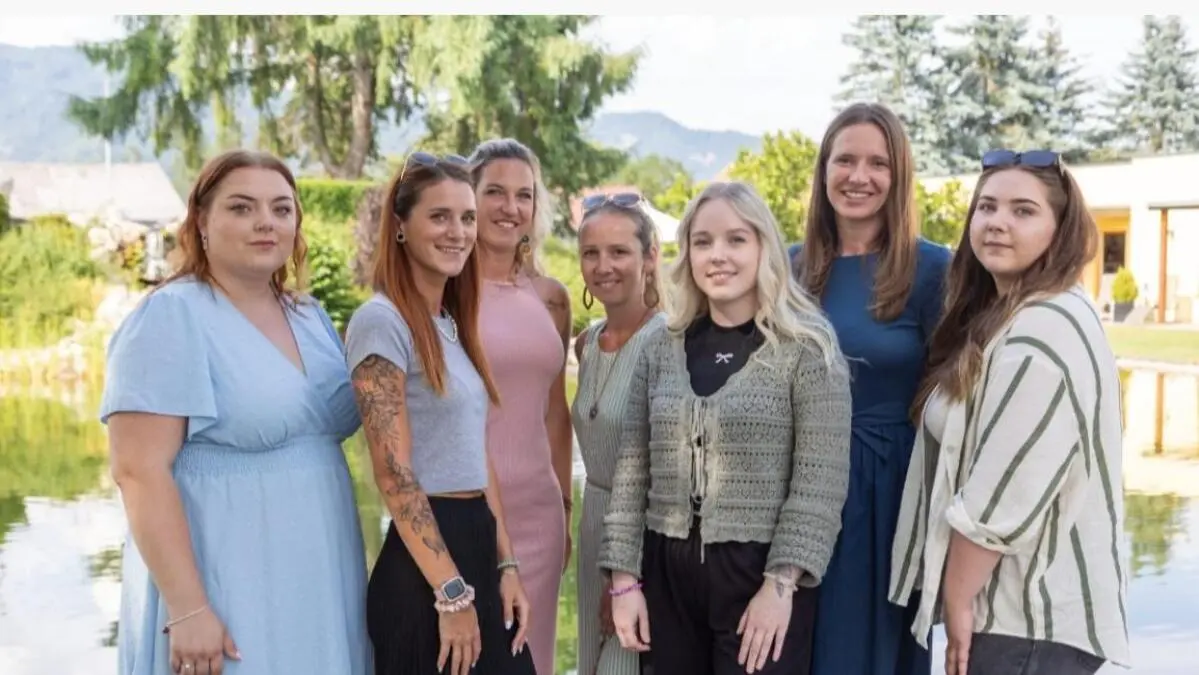 V.l.n.r: Doreen Schmidt, Saskia Bauer, Melanie Bärnthaler, Nicole Sauseng, Michelle Fratzl, Anita Nechutny und Svenja Schoberegger. Nechutny und Sauseng sind aus Graz vom Dachunternehmen Mentor Mini, die anderen Frauen sind die neuen Tagesmütter in Murau und Murtal