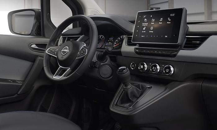 Das Cockpit besteht aus einem Acht-Zoll-Touchscreen und  der zehn Zoll großen digitalen Instrumentenanzeige 