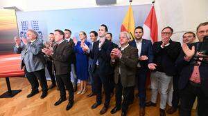 Zurückhaltend war die Stimmung rund um FPÖ-Spitzenkandidat Erwin Angerer im FPÖ-Landtagsklub