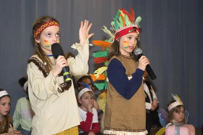 Die beiden Harmonikaspieler waren als Pirat und Clown verkleidet und spielten heimatliche Volksweisen.