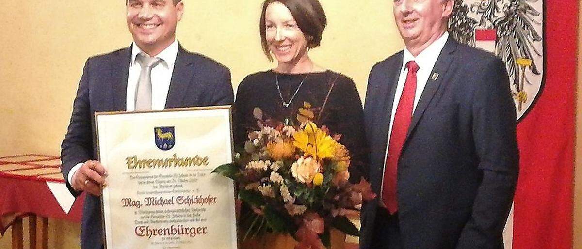Der ehemalige Landeshauptmannstellvertreter Michael Schickhofer mit Ehefrau Ulrike und Bürgermeister Günter Müller
