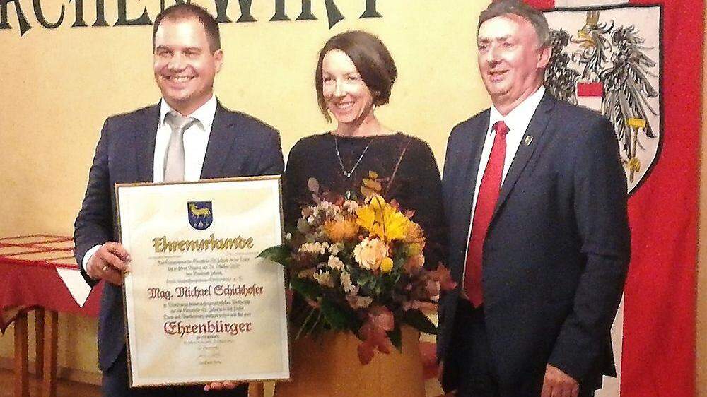 Der ehemalige Landeshauptmannstellvertreter Michael Schickhofer mit Ehefrau Ulrike und Bürgermeister Günter Müller