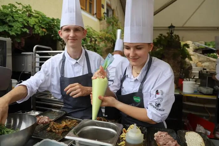 Zu den beliebten Besonderheiten bei diesem Fest gehören Speisen, die an das Fest angepasst kreiert werden.