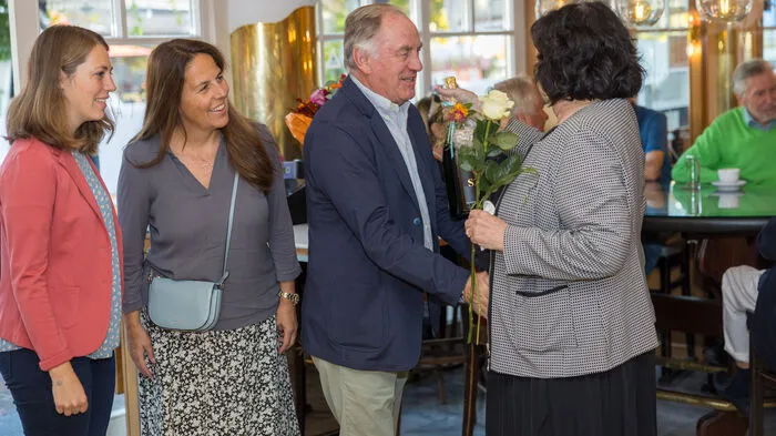 Mehr als 100 Freunde und Stammgäste kamen zur Abschiedsfeier von Julischka Politzky ins "Le Café" in Velden.