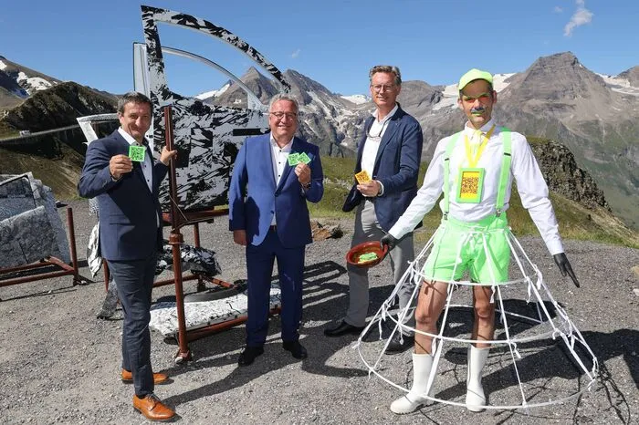 Volker Bidmon (Leiter Abteilung Straßenbau, Land Kärnten), Landeshauptmann-Stv. Heinrich Schellhorn (Kulturreferent Land Salzburg), Johannes Hörl (Vorstand Großglockner Hochalpenstraßen AG) und Thomas Hörl von der Projektgruppe Lichthöhe.