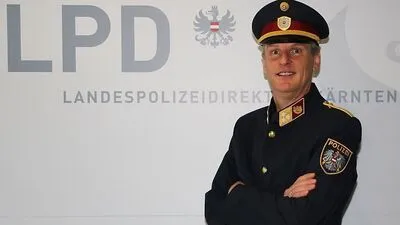 Horst Jessenitschnig wird zum Oberst befördert