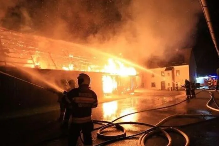 Feuerwehr, Polizei und Rettung: Unsere Einsatzkräfte sind ständig im Einsatz. Aktuelle Einsätze auf einen Blick.