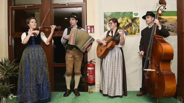 Eine ausgezeichnete Stimmung gab es beim 57. Bezirks-Bauernball in der Stadtwerke Hartberg-Halle