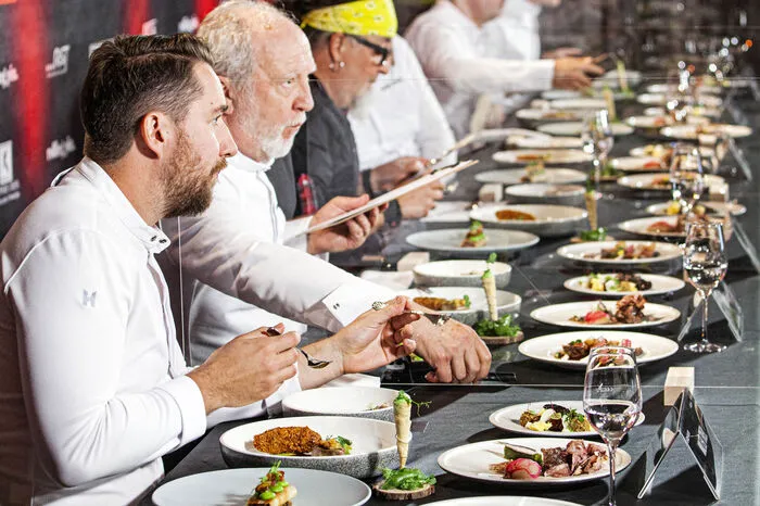 Die Jury bestand aus Stefan Marquard (Vater der Jungen Wilden), Otto Koch (Großvater der Jungen Wilden), Fleischpapst und Starkoch Lucki Maurer (STOI), Walter Triebl (Gewinner 2014), Florian Wörgötter (Gewinner 2019, jetzt Palais Coburg), Hausherr Christof Widakovich (Schlossberg Restaurant)