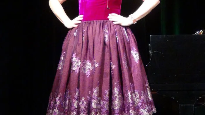 Betty O. sorgte bei ihrer CD-Präsentation und ihrem Konzert für ein volles Haus im Leibnitzer Kulturzentrum. Und sie sammelte im Benefiz-Bühnenoutfit von Blaublut Austria 1300 Euro für "Steirer helfen Steirern".
