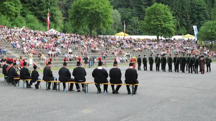 Die kleine Marktgemeinde Hüttenberg im Oberen Görtschitztal stand am Wochenende im Mittelpunkt eines großen Festes. Und zwar des wohl bekanntesten und größten Bergmannsfestes Österreichs, des Hüttenberger Reiftanzes. Am Sonntag war es nach drei Jahren wieder soweit. Hunderte Besucher aus ganz Kärnten und darüber hinaus hatten sich am Nachmittag in das Obere Görtschitztal aufgemacht, um bei diesem Spektakel dabei zu sein.