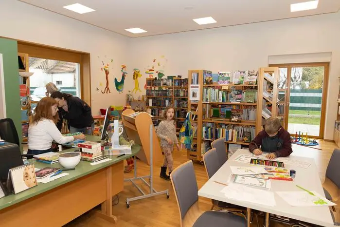 Im Mittelpunkt standen die Kinder, die für ihre Leseaktivität im Rahmen der Sommerleseaktion mit kleinen Preisen belohnt wurden. 