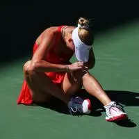 Anastasia Potapova saß schmerzverzerrt am Boden