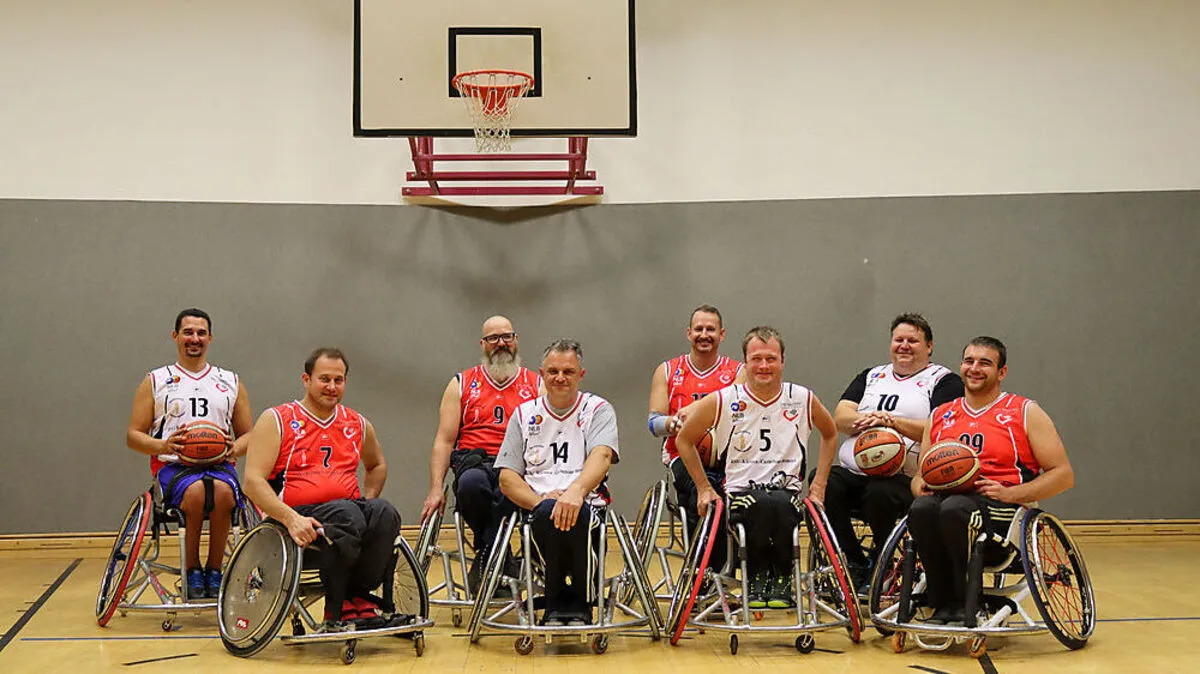 Andreas Riedl, Thomas Hafner, Robert Holdernig, Manfred Kartnig, Alois Gruber, Lukas Fiedler, Günther Kainz, Christoph Schaschl (v. l. n. r.) Nicht am Bild: Ernst Kočnik, Timo Ropp, Johann Hölzl, Mersad Mehmedovic 