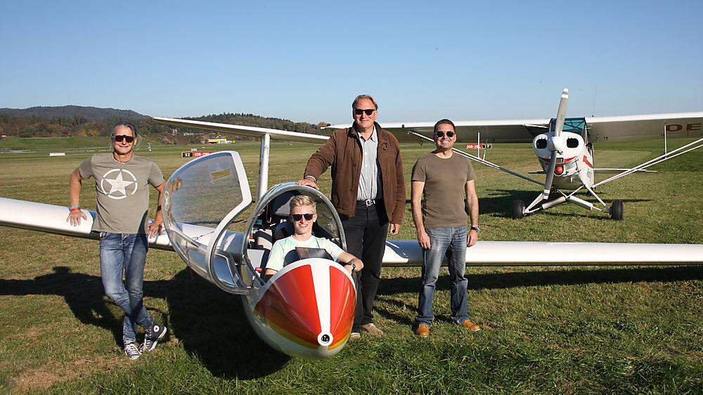 Super Team: Fluglehrer Albert Schuch, Wallner-Unterkircher, Fluglehrer Walter Tomaschitz und Schlepppilot Andreas Fleischhacker (von links)