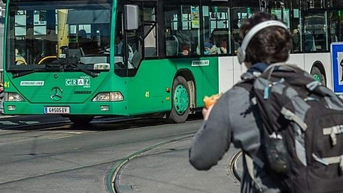 In der Früh herrscht ein Griss um die Busse