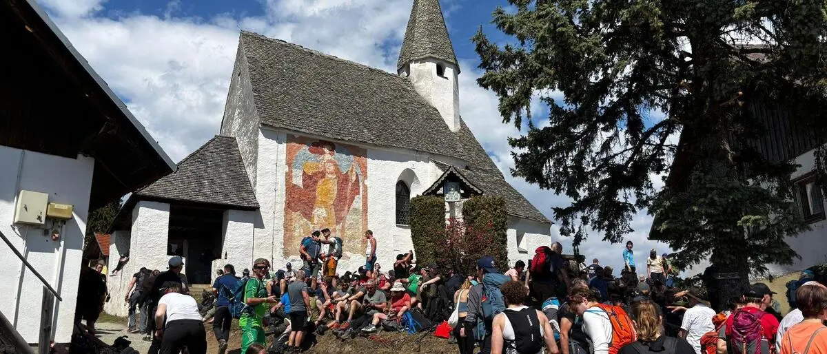 Geschafft! Die Kirche am Lorenziberg ist das Ziel der Vierbergler