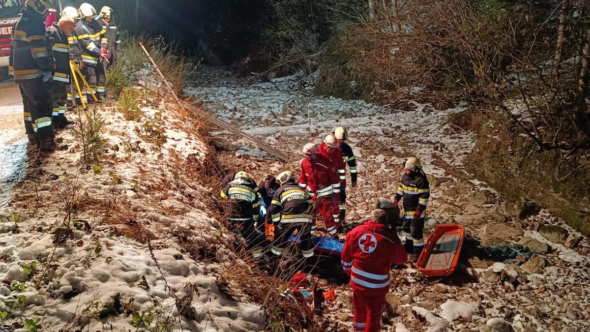 Feuerwehr, Rotes Kreuz, Polizei und Notarzthubschrauber im Einsatz im Altenmarkter Ortsteil Frenz