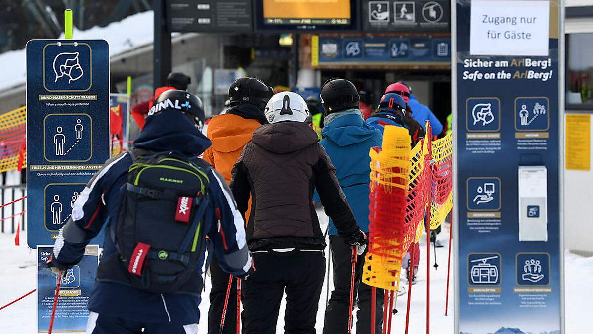 Der Andrang auf die Lifte, wie hier in St. Anton am Arlberg, war am Samstag groß