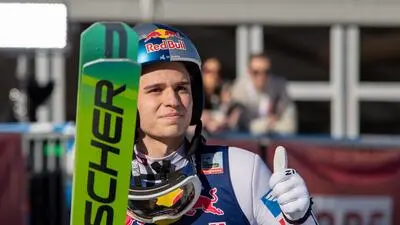 Stephan Embacher (20) springt eine starke Saison