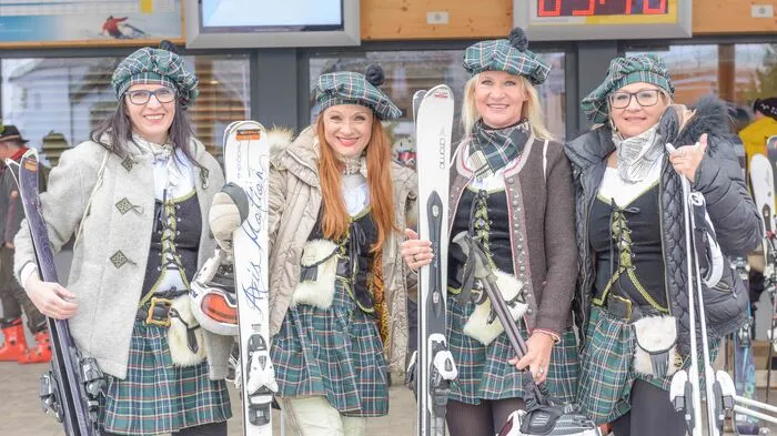 Die Turracher Höhe stand am Wochenende wieder ganz im Zeichen des Kiltskitages. Bereits zum fünften Mal wurde in originellen Gewändern die Pisten hinunter gewedelt.