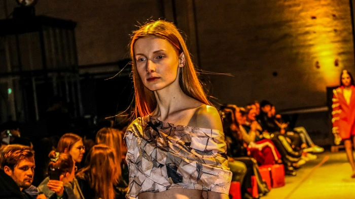 Mirjam Sadovnik aus Globasnitz gewann 2015 den Bewerb „Kärntens Nächstes Topmodel“ und stand seither für viele Magazine, darunter die italienische Photo-Vogue, vor der Kamera.